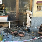 Bra, ignoti infilano un petardo nel cassonetto che esplode