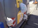 I bidoni in zona San Fedele (Archivio)
