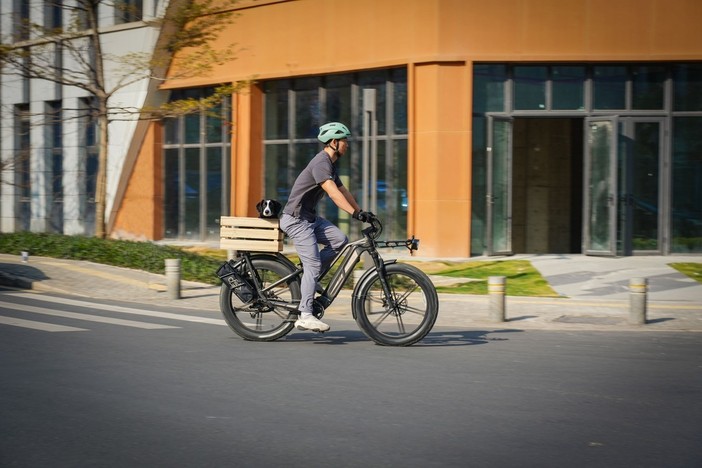 Bici cargo elettrica nel 2026: perché può sostituire l’auto nei piccoli tragitti quotidiani Bici cargo elettrica nel 2026: perché può sostituire l’auto nei piccoli tragitti quotidiani