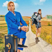 Una foto promozionale del nuovo film di Checco Zalone