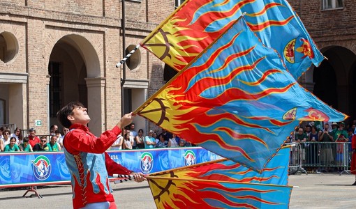 Un weekend tra bandiere, pedali e sapori: a Nizza il concerto per Zoe