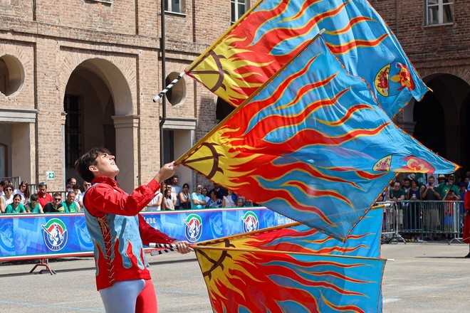 Un weekend tra bandiere, pedali e sapori: a Nizza il concerto per Zoe