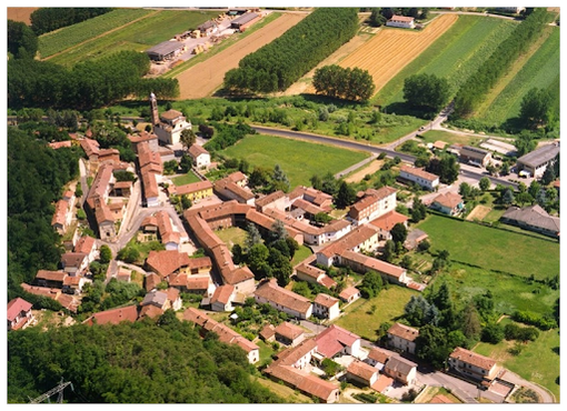 Una panoramica aerea di Belveglio