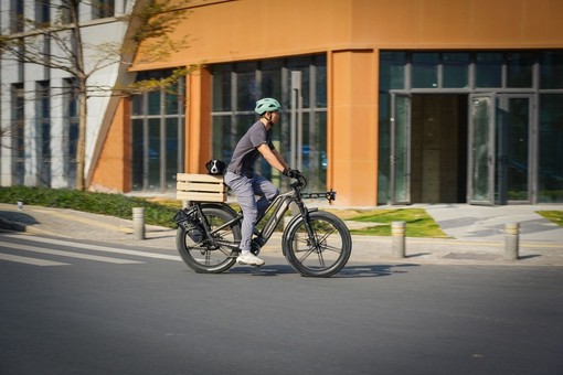 Bici cargo elettrica nel 2026: perché può sostituire l’auto nei piccoli tragitti quotidiani Bici cargo elettrica nel 2026: perché può sostituire l’auto nei piccoli tragitti quotidiani
