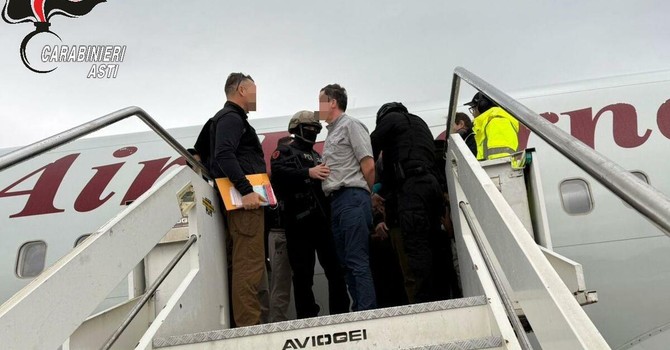 Omicidio ad Asti nel 1999, arrestato il killer dopo 26 anni di latitanza: si nascondeva a Buffalo Omicidio ad Asti nel 1999, arrestato il killer dopo 26 anni di latitanza: si nascondeva a Buffalo