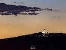 La &quot;cometa del secolo&quot; su Superga (Foto: Valerio Minato)