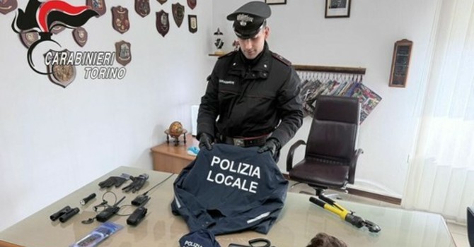 Tentano il colpo in villa e fuggono su un'auto truccata: arrestato un astigiano