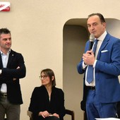 Il presidente Cirio durante la conferenza stampa per la pista ciclabile Alba-Canelli