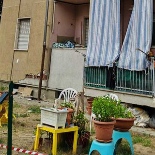 Via Fenoglio, il nuovo crollo riapre il caso delle case Atc: "Era tutto già segnalato"