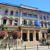 Col 22,1% la provincia di Cuneo figura tra quelle che mostrano i tassi di femminilizzazione più contenuti. Nella foto la Camera di Commercio