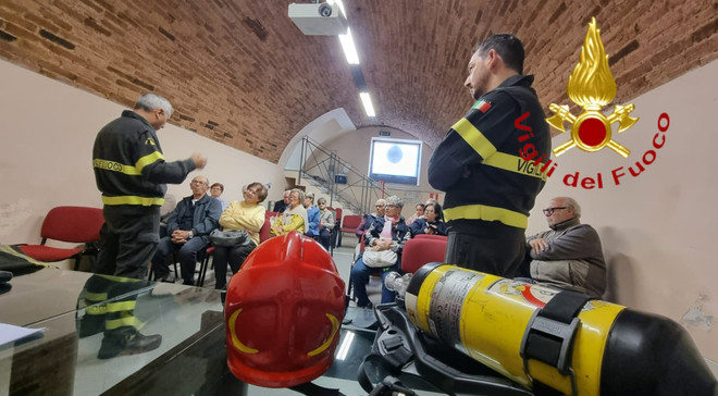 Sicurezza domestica, la Cna pensionati a lezione dai vigili del fuoco di Asti
