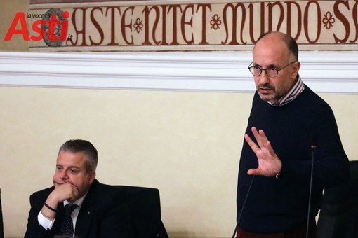 Il sindaco Rasero e l'assessore Origlia ritratti nel corso di una seduta del Consiglio del Palio