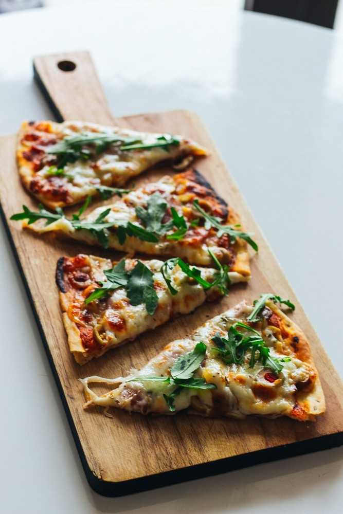 Il rito domenicale della pizza fatta in casa e i segreti della panificazione moderna Il rito domenicale della pizza fatta in casa e i segreti della panificazione moderna