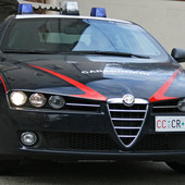 Sfruttava la fragilità di due anziani fratelli: in carcere la loro badante
