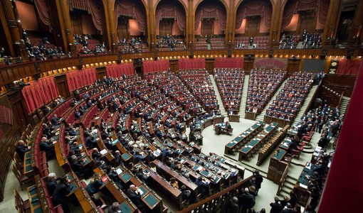Scontro alla Camera sulla governance di Banca di Asti: le opposizioni incalzano Giorgetti ma Fratelli d'Italia fa muro [VIDEO]