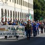 I giovani del campo scuola di Costigliole sfilano a Pinerolo con gli alpini astigiani I giovani del campo scuola di Costigliole sfilano a Pinerolo con gli alpini astigiani