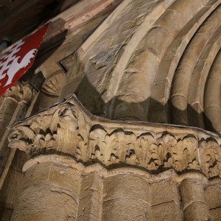 Un particolare della collegiata di San Secondo (Merphefoto)