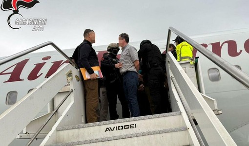 Omicidio ad Asti nel 1999, arrestato il killer dopo 26 anni di latitanza: si nascondeva a Buffalo Omicidio ad Asti nel 1999, arrestato il killer dopo 26 anni di latitanza: si nascondeva a Buffalo