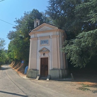 Una festa all'ombra del pino secolare per salvare la chiesa di San Rocco