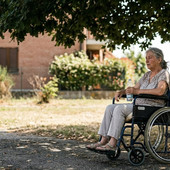 Oltre il grande caldo con la SLA: da AISLA arriva il decalogo per affrontare l'estate in sicurezza
