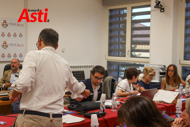 Consiglio comunale ad Asti, la polemica di Forza Italia sui numeri delle interpellanze ritirate