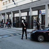 I Carabinieri potenziano i servizi di prevenzione nelle scuole, trovato un coltello in aula