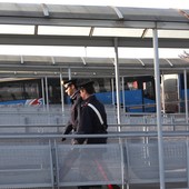 Carabinieri alla stazione dei bus di Alba Carabinieri alla stazione dei bus di Alba