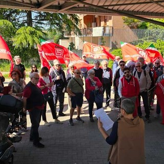 Il presidio davanti all'ospedale (Merphefoto)