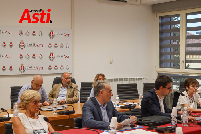Rasero, tra gli assessori Boccia e Morra (anche vicesindaca) durante il consiglio comunale della scorsa settimana