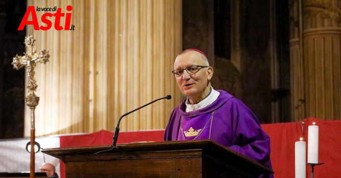 Monsignor Marco Prastaro, vescovo di Asti, in una foto d'archivio (ph. Merfephoto - Efrem Zanchettin) Monsignor Marco Prastaro, vescovo di Asti, in una foto d'archivio (ph. Merfephoto - Efrem Zanchettin)