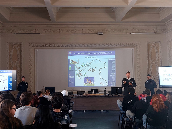 La voce... Delle scuole: i carabinieri all'istituto Alfieri per parlare di legalità