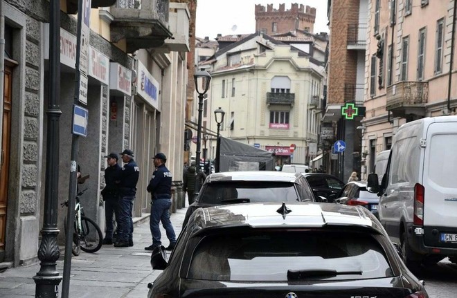 Controlli di polizia in via Cavour (immagine d'archivio) Controlli di polizia in via Cavour (immagine d'archivio)