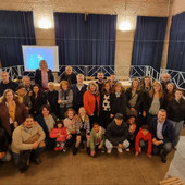 Le famiglie adottive di F.A.T.A. con il direttore del CISA, Giuseppe Occhiogrosso, l'assistente sociale Concetta Magnano  e le assistenti sociali dell'area minori