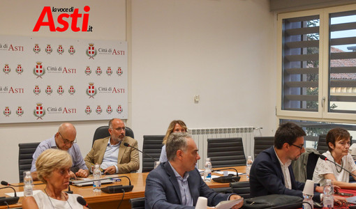 Rasero, tra gli assessori Boccia e Morra (anche vicesindaca) durante il consiglio comunale della scorsa settimana