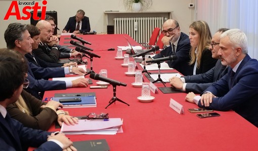Il tavolo in Prefettura (MerfePhoto)