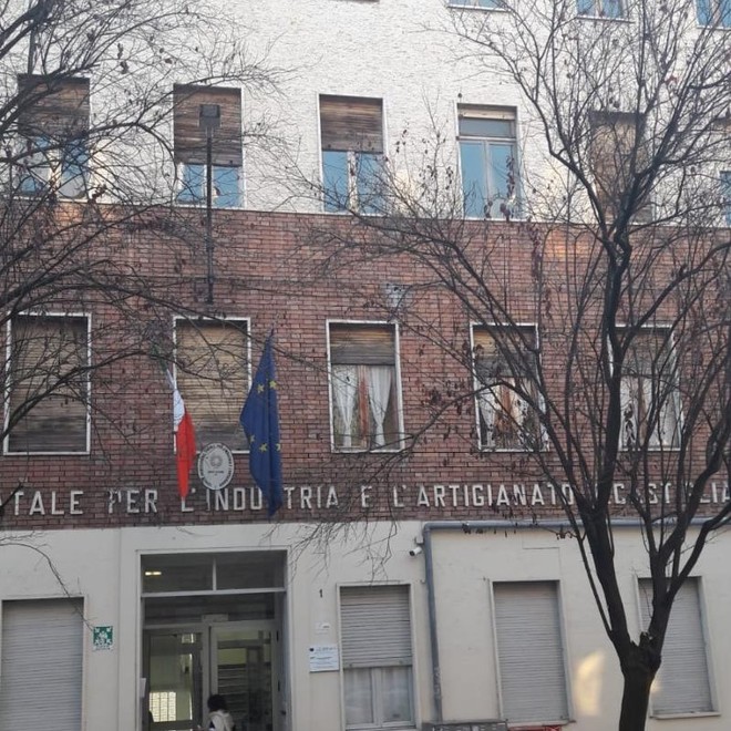 Scuola e mondo del lavoro si uniscono al Castigliano per promuovere l'apprendistato duale Scuola e mondo del lavoro si uniscono al Castigliano per promuovere l'apprendistato duale