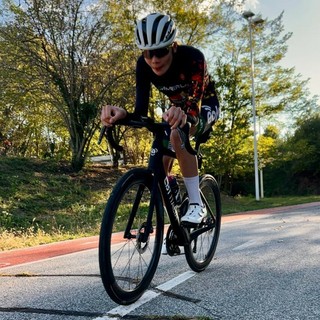 Triathlon, il giovane Gabriele Ribolzi si prepara alla nuova stagione in sella alla CBT ITALIA Mystero