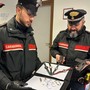 Insegue un’auto sospetta in corso Casale e trova pistola e gioielli: arrestato 26enne