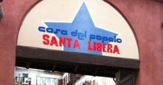 L'ingresso della Casa del popolo che ospiterà la mostra L'ingresso della Casa del popolo che ospiterà la mostra