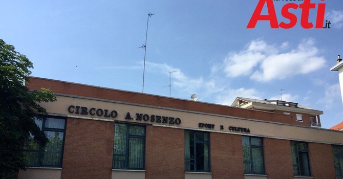 Via Corridoni, i residenti lanciano una petizione: auto veloci e strisce invisibili