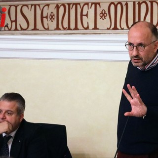 Il sindaco Rasero e l'assessore Origlia ritratti nel corso di una seduta del Consiglio del Palio