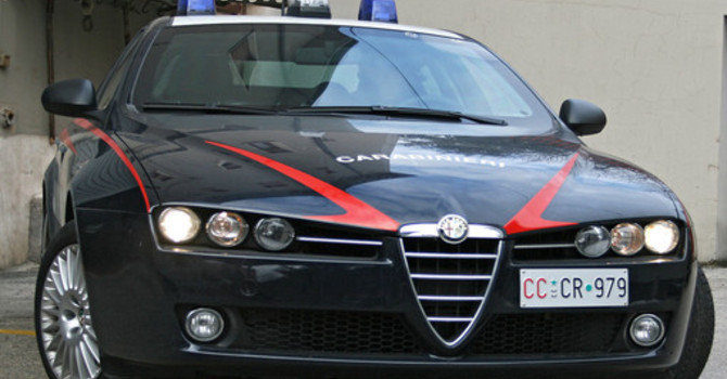 Asti, lite per gelosia finisce nel sangue: giovane accoltellato in piazzale Manina