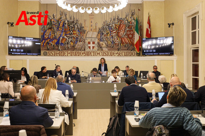 Le immagini del ritorno del Consiglio comunale a palazzo civico (Merphefoto)
