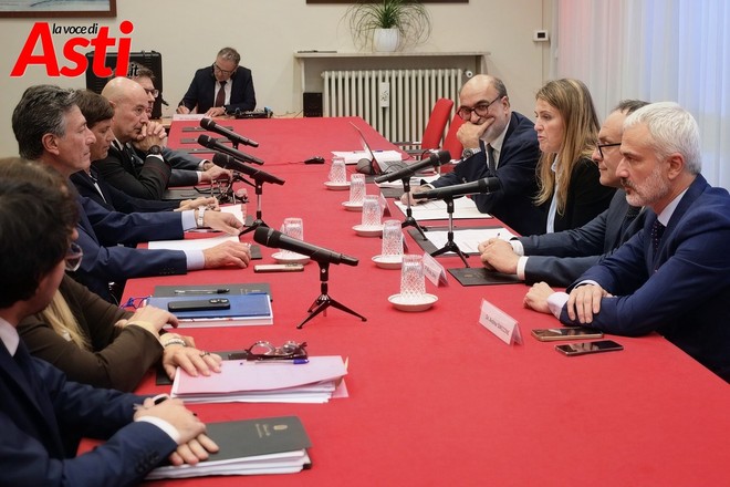 Il tavolo in Prefettura (MerfePhoto)