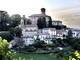 In foto: il borgo antico e il castello di Calamandrana