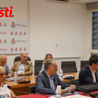 Rasero, tra gli assessori Boccia e Morra (anche vicesindaca) durante il consiglio comunale della scorsa settimana