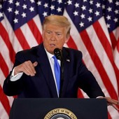 Negli ultimi 14 mesi - quindi dal cosiddetto Liberation day di aprile 2025 - il vino italiano negli Usa ha segnato un -16% sul valore delle proprie vendite rispetto al periodo precedente. In foto, Donald Trump