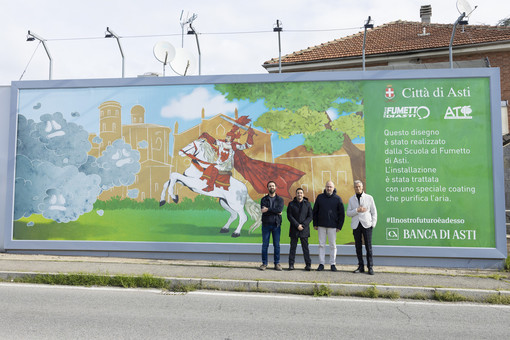 Nell'immagine, da sinistra a destra: Marco Avoletta (Scuola del Fumetto), l'assessore Paride Candelaresi, il sindaco Maurizio Rasero e il presidente di Banca di Asti Giorgio Galvagno di fronte al pannello