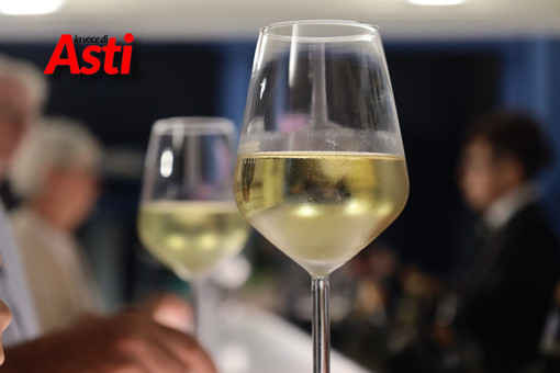 Douja d’Or, l’Asti Docg alza i calici: dieci giorni tra bollicine, cocktail e degustazioni Douja d’Or, l’Asti Docg alza i calici: dieci giorni tra bollicine, cocktail e degustazioni