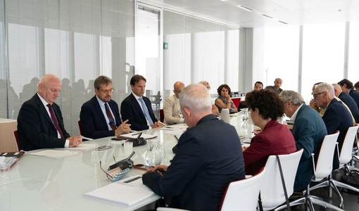 Nasce il distretto manifatturiero unico del Nord: cinque regioni uniscono le forze per il futuro industriale Nasce il distretto manifatturiero unico del Nord: cinque regioni uniscono le forze per il futuro industriale